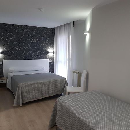 Los Rosales Сарон Екстериор снимка